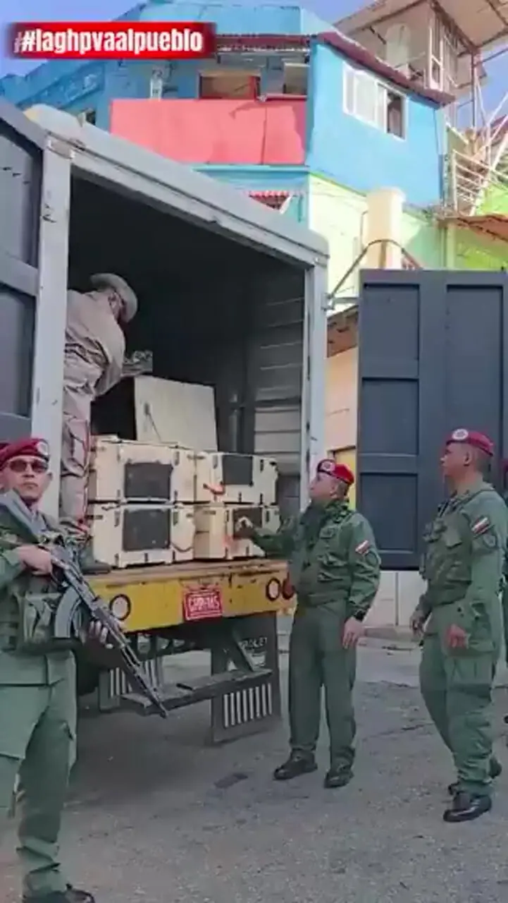 ارتش ونزوئلا در حال مسلح کردن مناطق کارگری