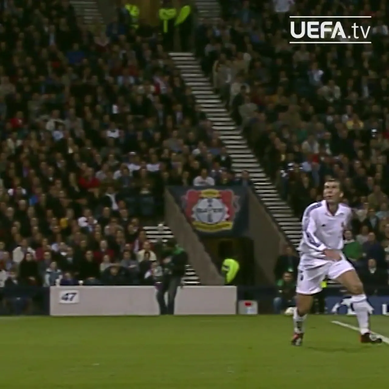 ویدئو نوستالوژی: پاس جادویی روبرتو کارلوس و ضربه طلایی زیدان