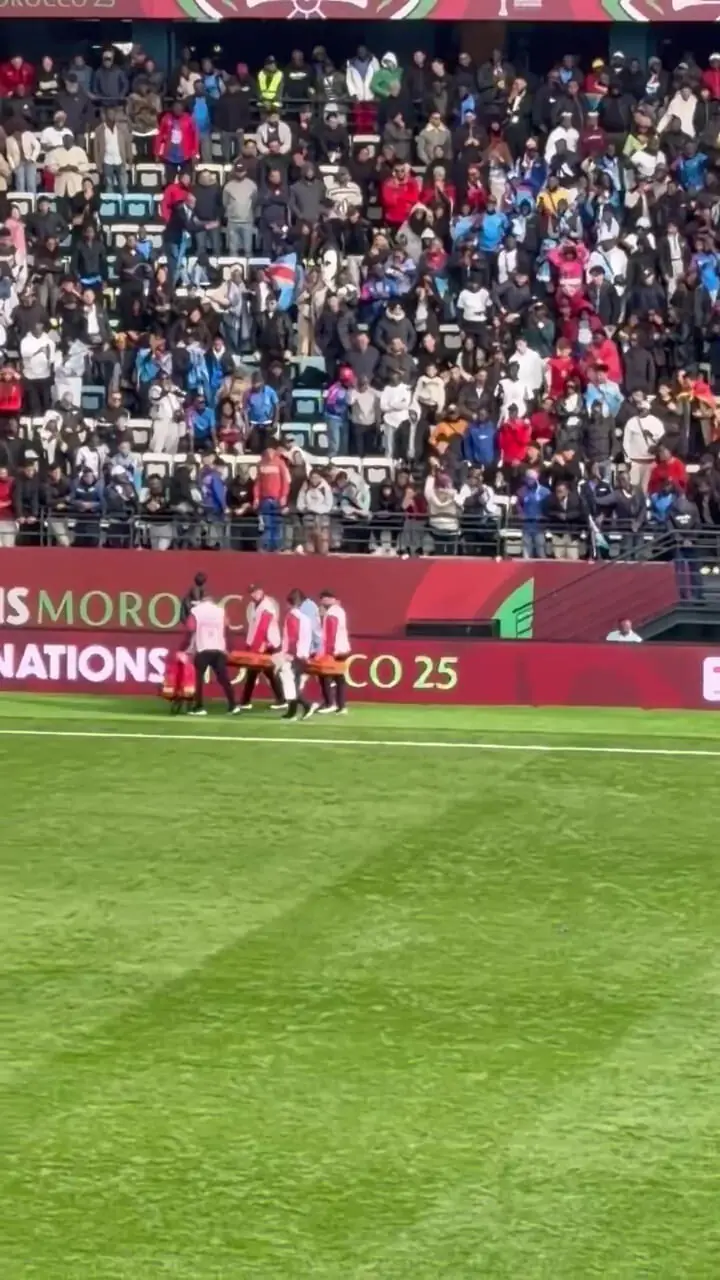 ویدئو: نمایش بامزه بازیکن روی برانکارد