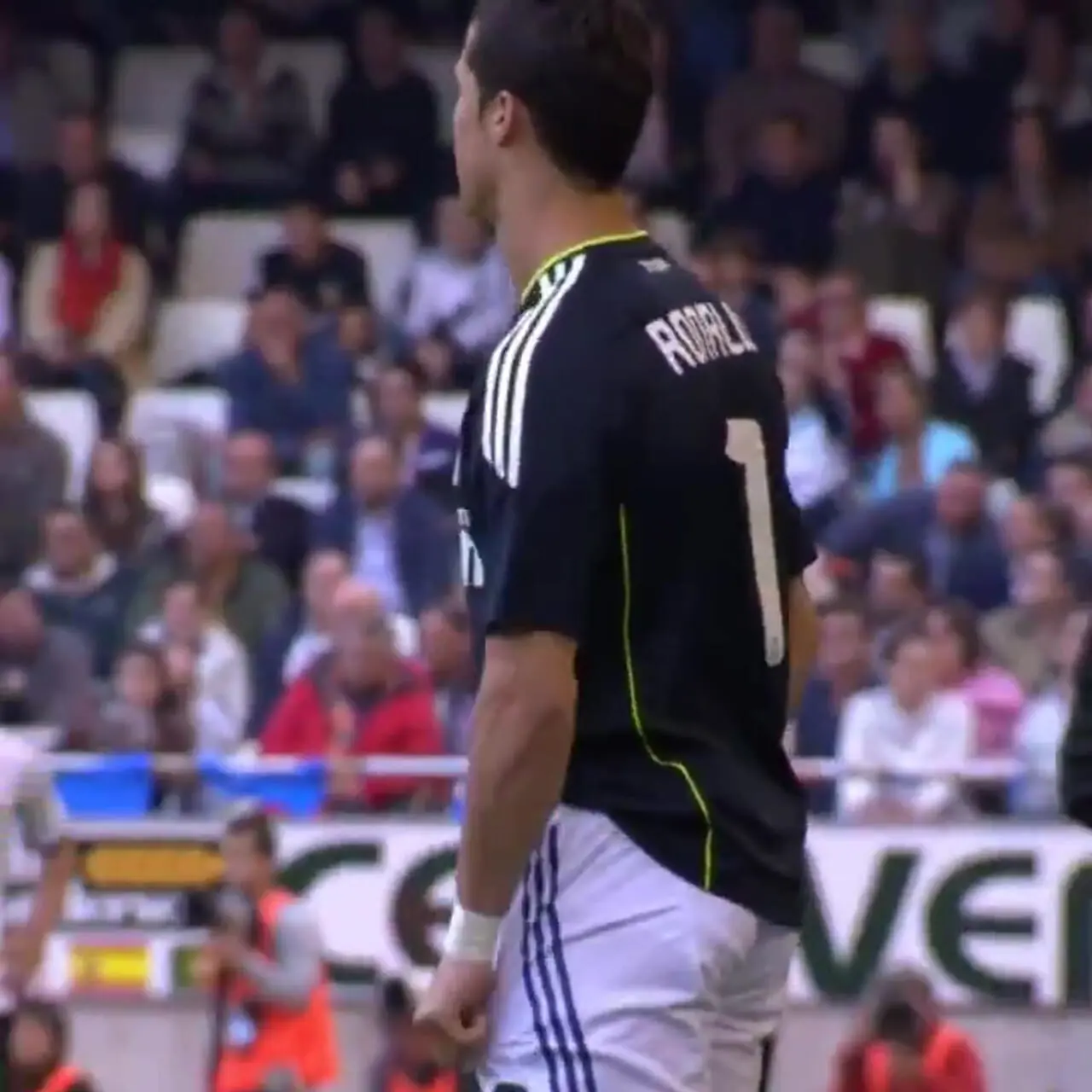 ویدئو نوستالوژی: اصرار مورینیو به ورود رونالدو به زمین