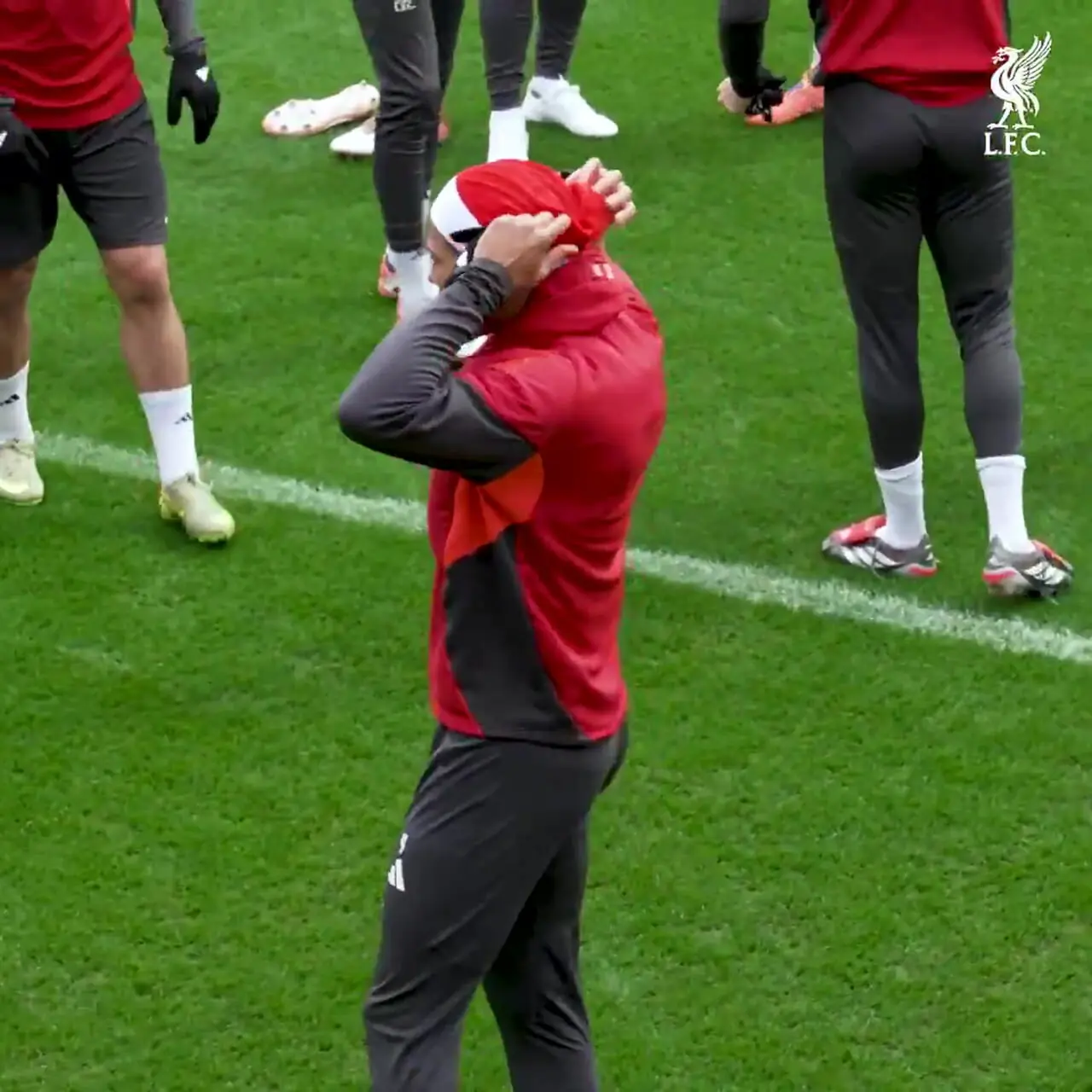 ویدئو: جشن کریسمسی بازیکنان لیورپول با کلاه‌های قرمز
