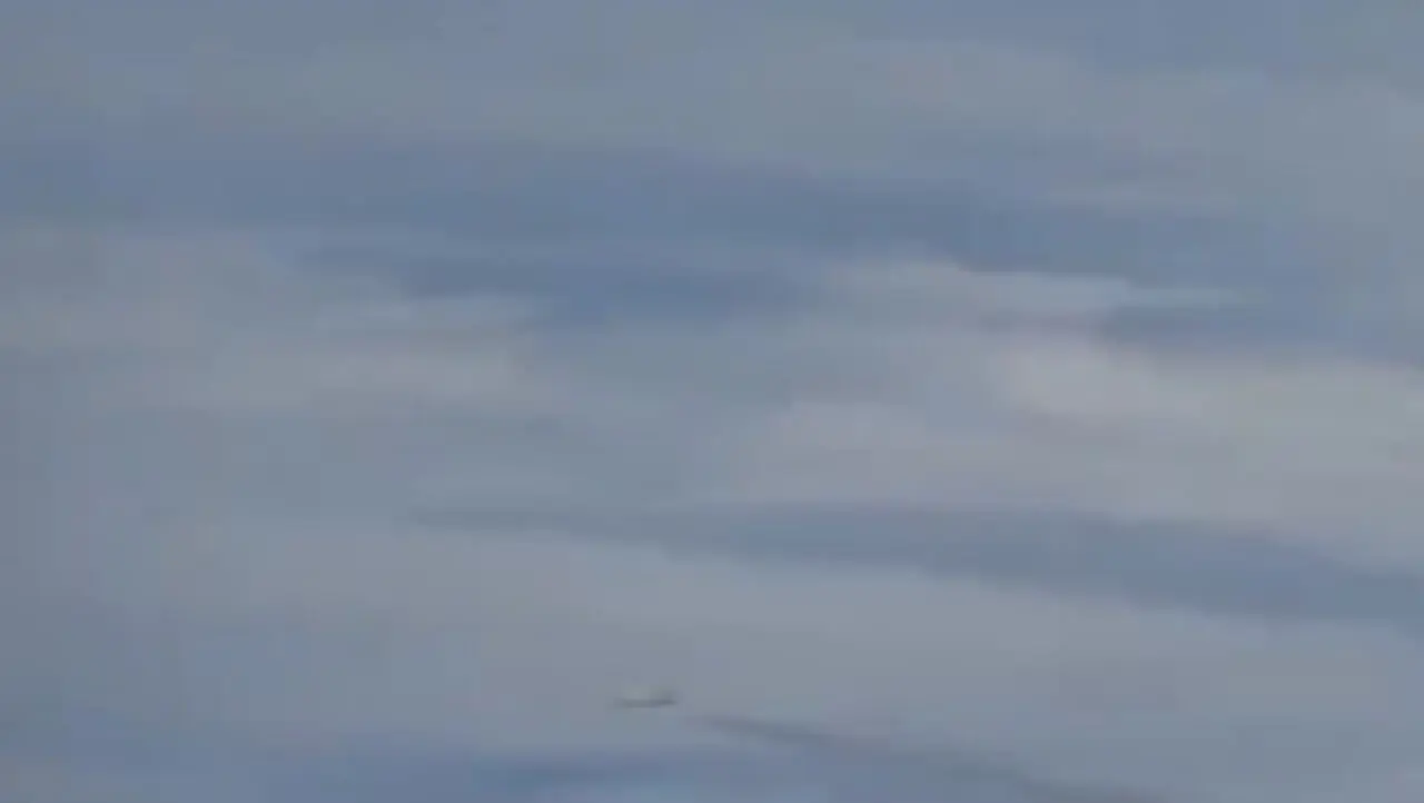 هواپیما در آسمان با این سرعت پرواز می‌کند