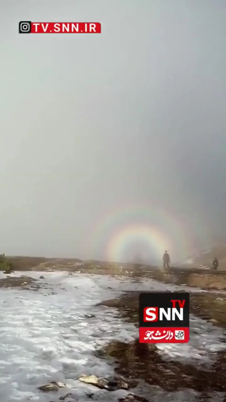 هاله رنگین‌ کمانی در آسمان بالای کوه‌های تاترا ظاهر شده است