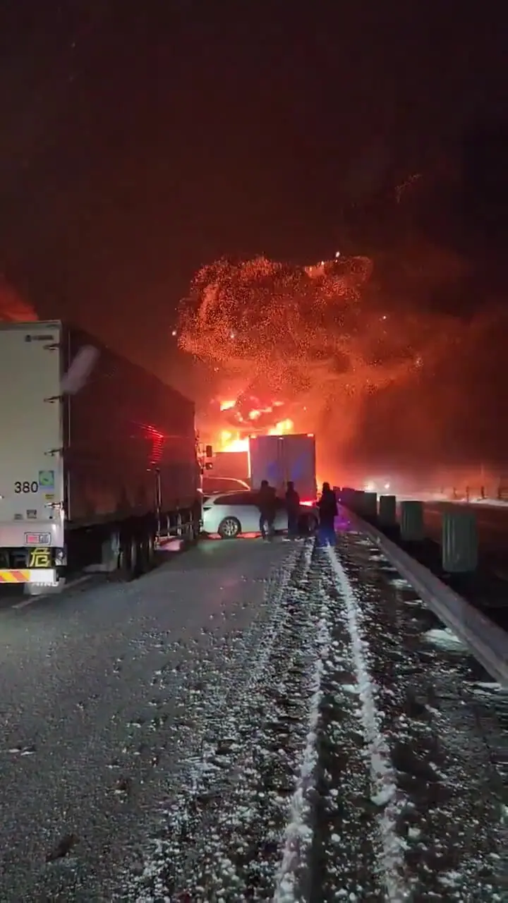 یک کشته و ۲۶ زخمی در تصادف زنجیره‌ای ژاپن