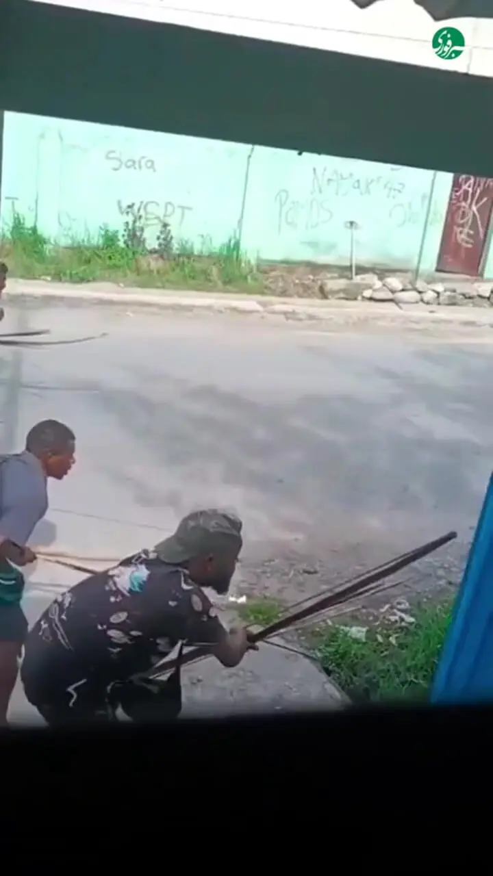 رویارویی با تیر و کمان میان دو قبیله در خیابان‌های ‎پاپوآگینه