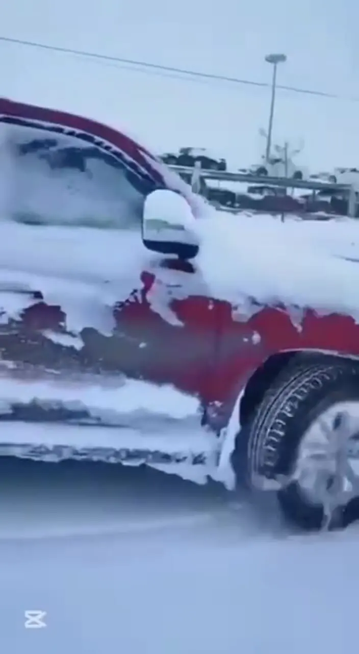 شدت بارش شدید برف در گذرگاه‌های مرزی عراق، ایران و ترکیه