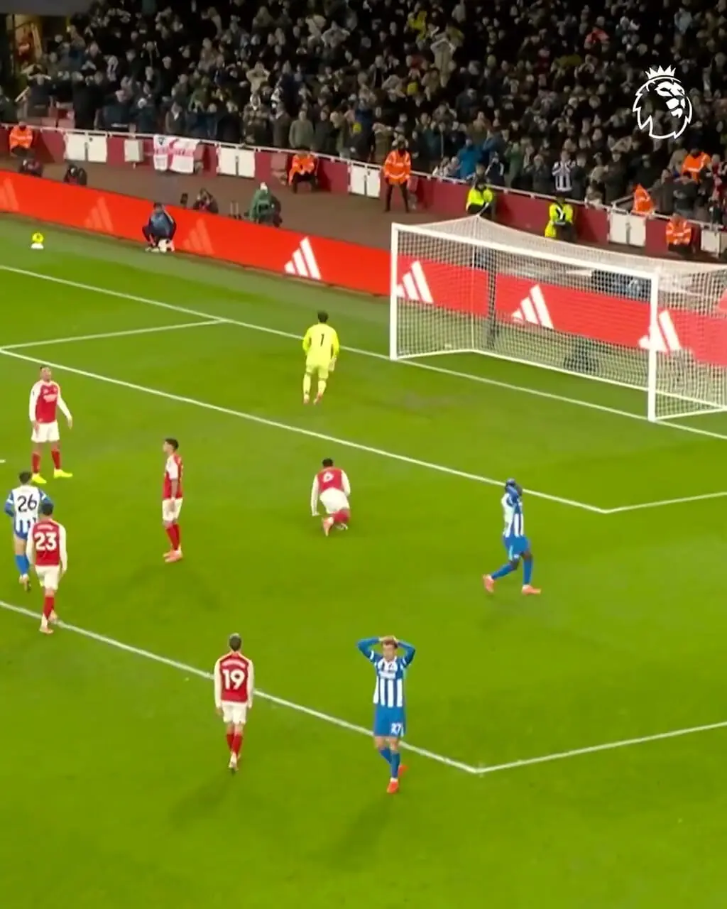 ویدئو: وقتی دروازه‌بان آرسنال معجزه می‌کند