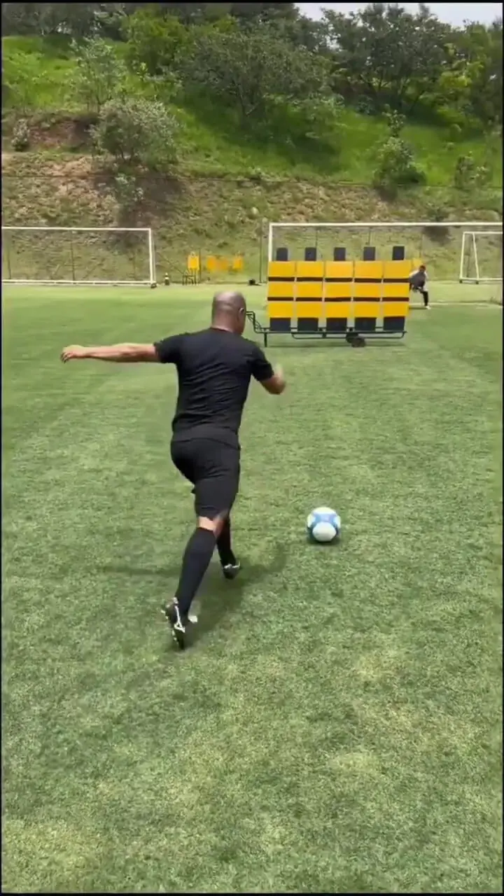 ویدئو: تمرین ضربات ایستگاهی دیدنی مارسیلینیو کاریوکا