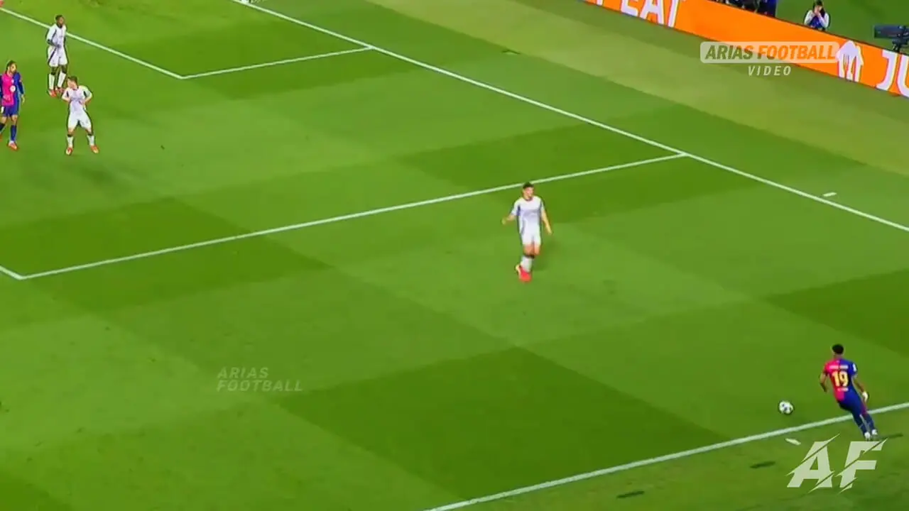 ویدئو: واکنش هم تیمی‌ها و تماشاگران به جادوی یامال