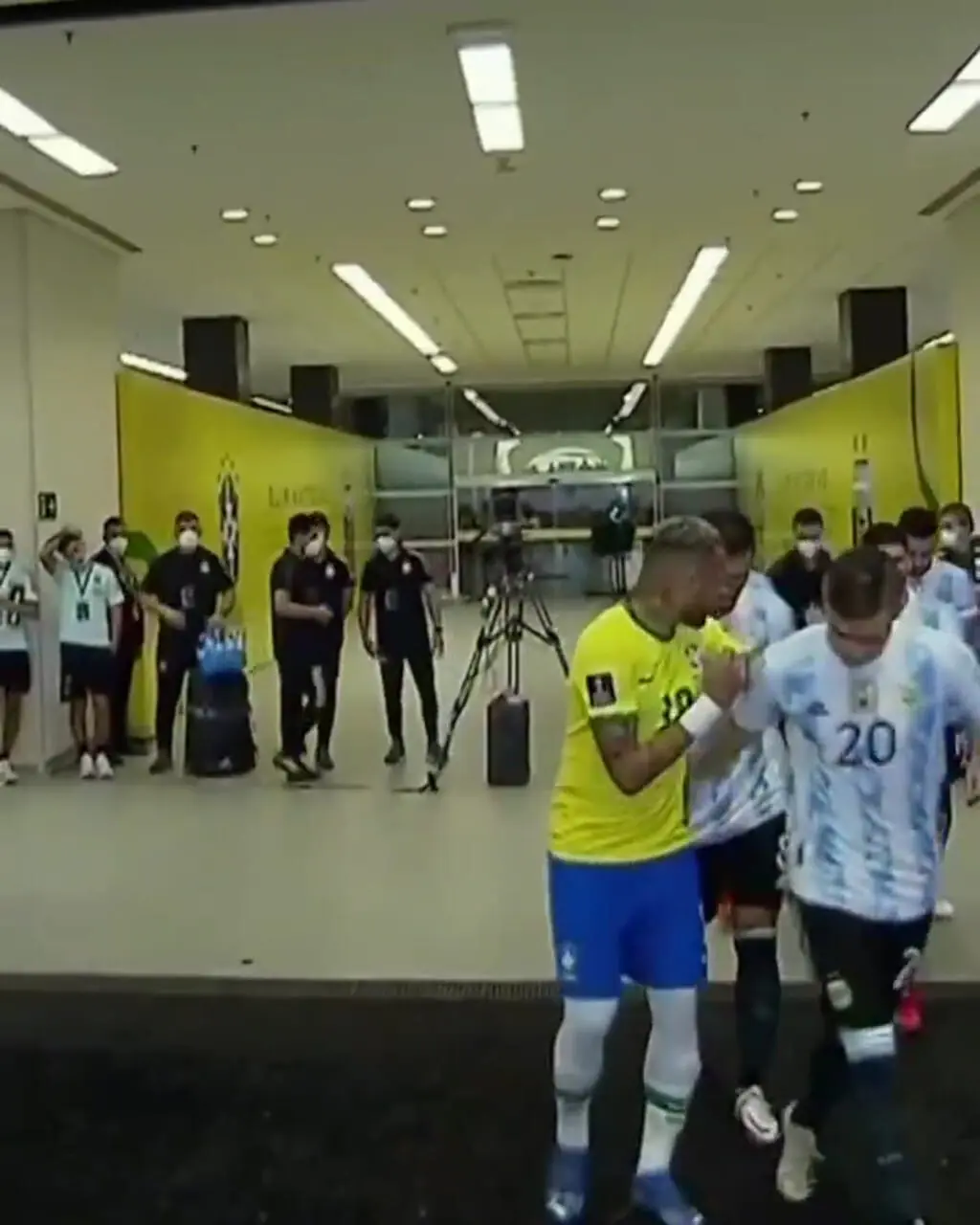 ویدئو: احترام ستاره‌های آرژانتین به نابغه برزیلی