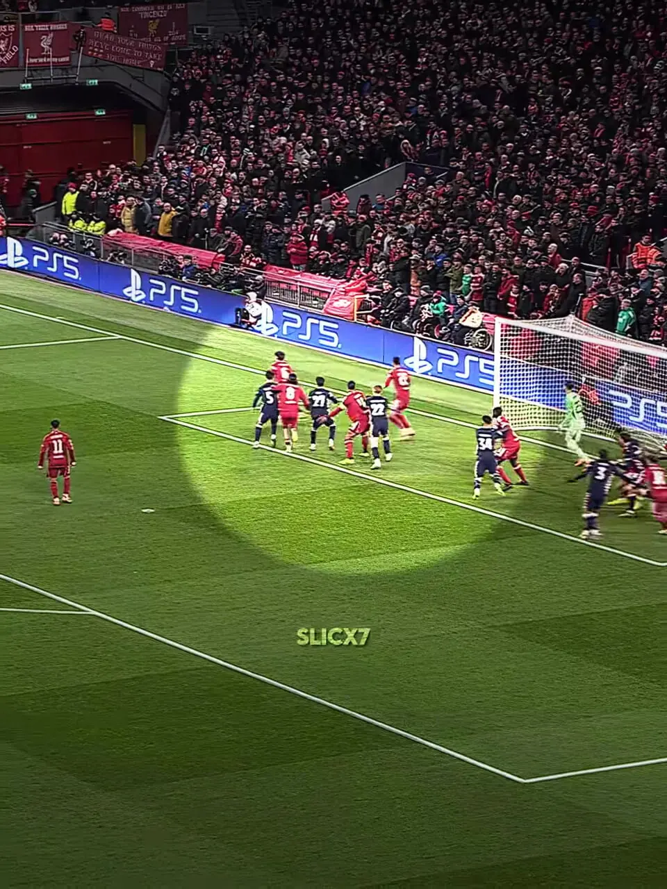 ویدئو: وقتی فن‌دایک فوتبال را با بسکتبال اشتباه می گیرد