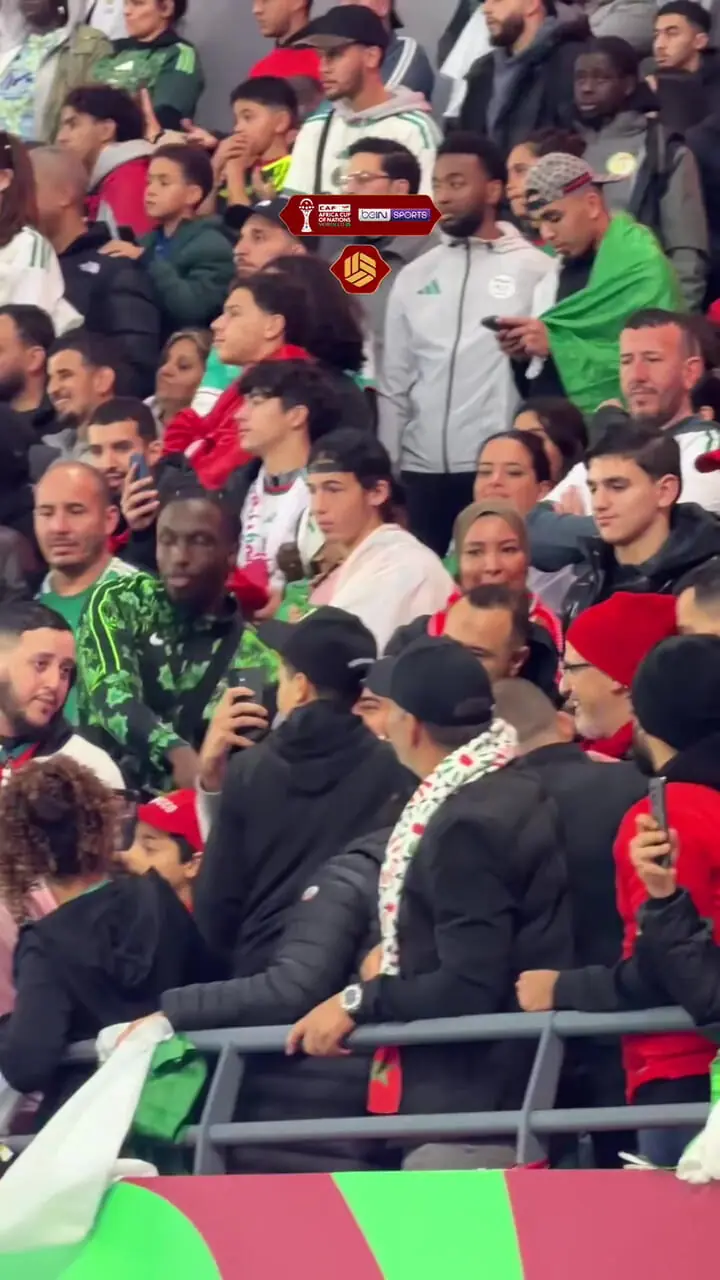 ویدئو: سلفی تماشاگران الجزایری با توپ در جریان بازی