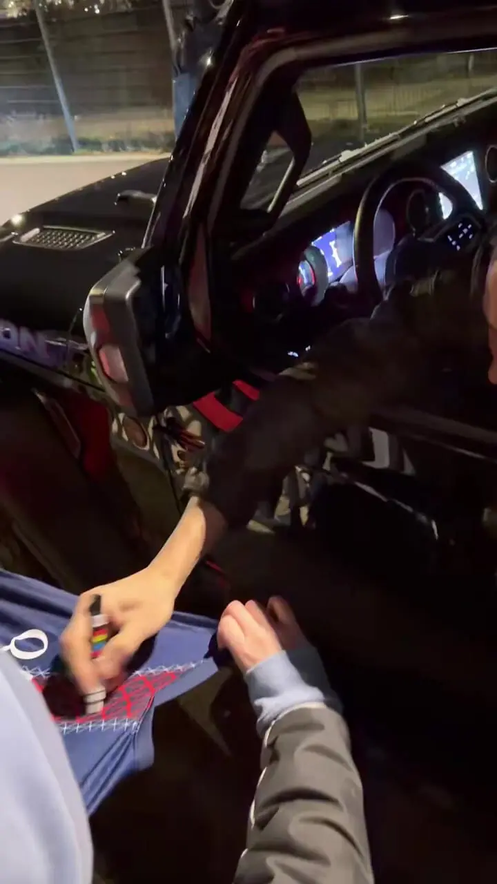 ویدئو: امضای انریکه برای هواداران در هوای 2 درجه منفی صفر