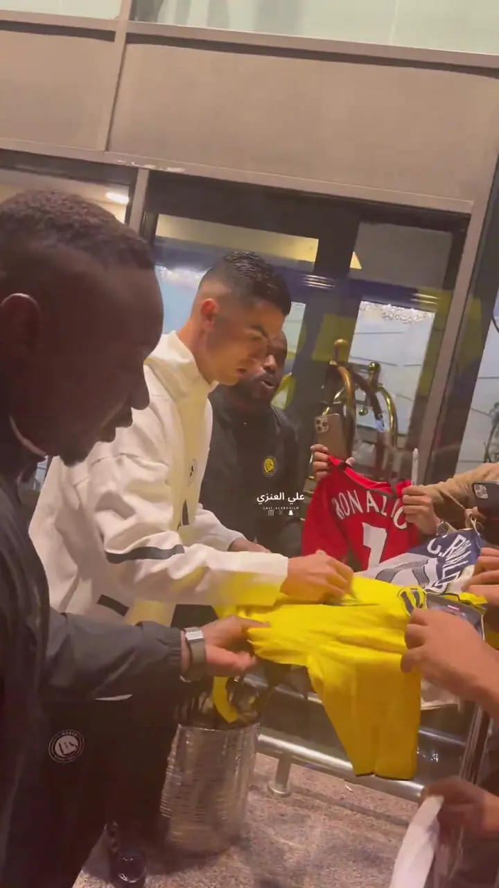 ویدئو: حرکت غیرمنتظره رونالدو در میان ازدحام هواداران النصر