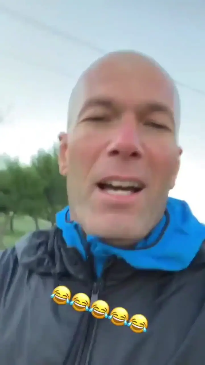 ویدئو: سلفی اسطوره رئال مادرید در حال پیاده روی