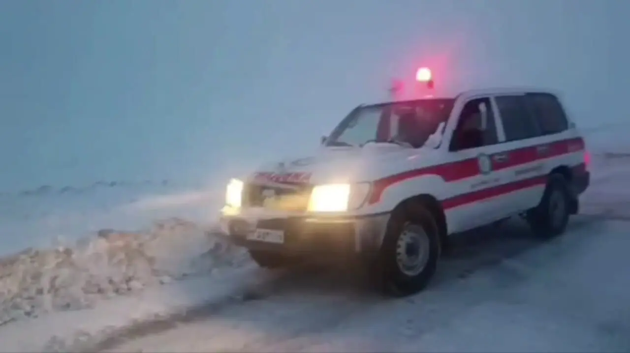 گرفتاری مسافران در برف و کولاک محور پیرانشهر