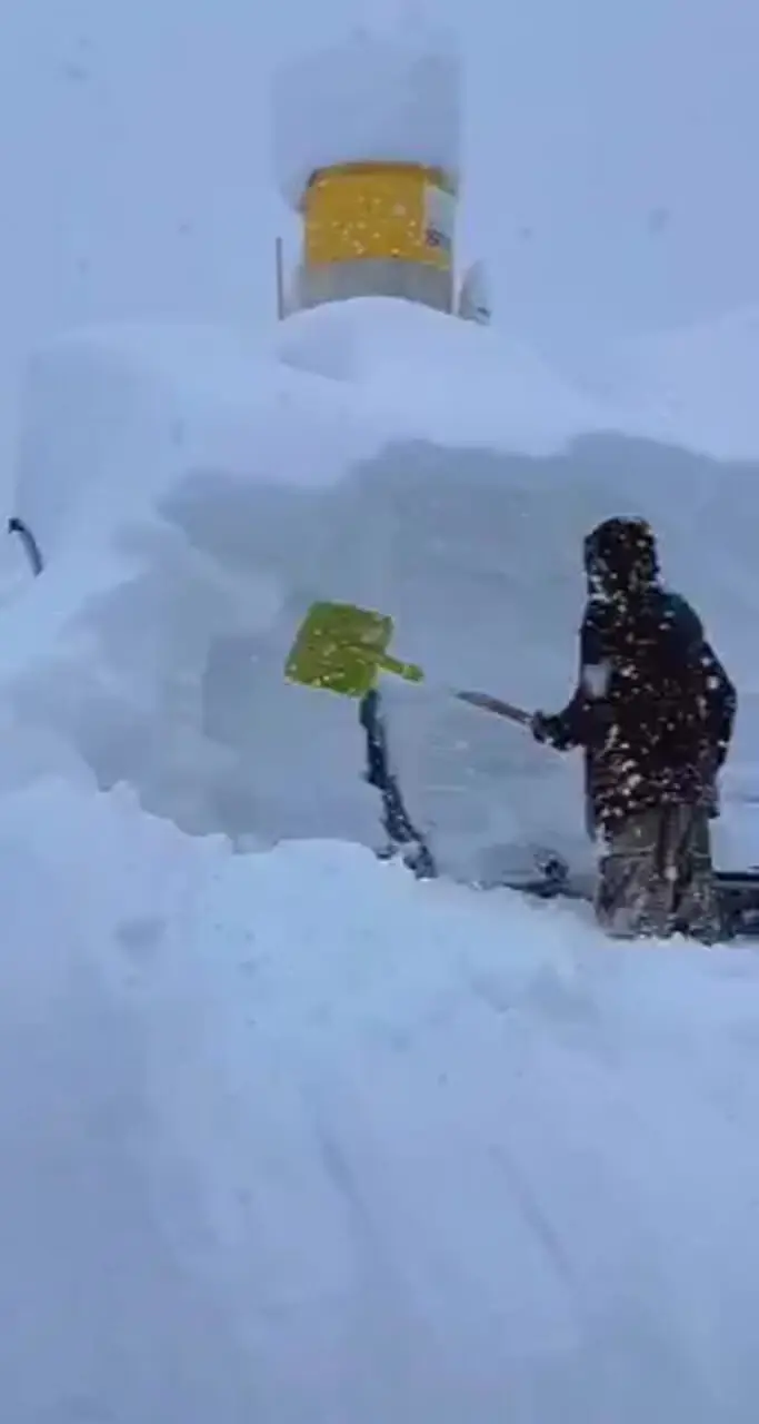 ارتفاع عجیب برف در ارومیه