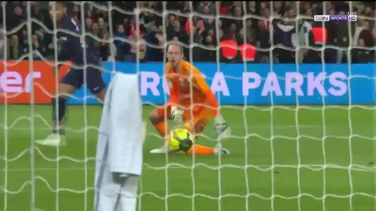 ویدئو: واکنش عجیب امباپه به توپی که گل نشد