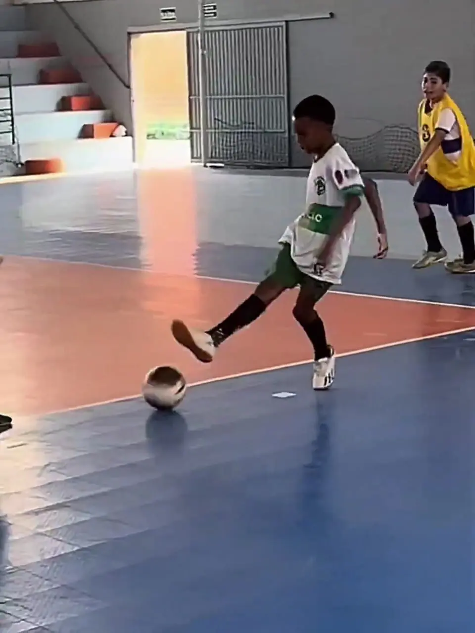 ویدئو: گل‌های فرازمینی و تکنیک‌های ناب نابغه‌های کوچک