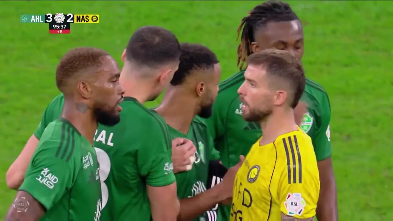 ویدئو: درگیری پایان بازی النصر و الاهلی با دو اخراجی