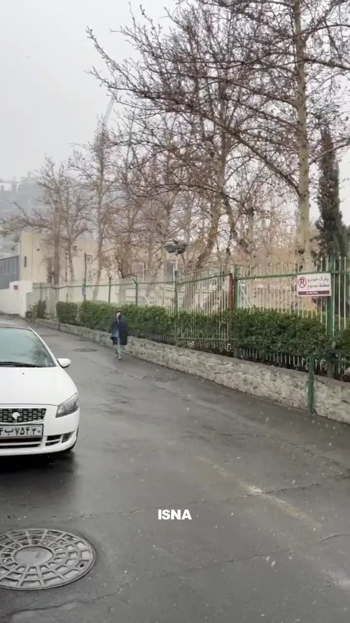 بارش برف در تهران؛ هم‌اکنون