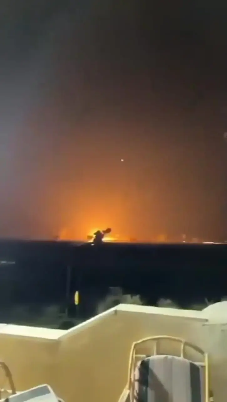 حمله موشکی آمریکا به بندر کاراکاس و جزیره مارگاریتا در دریای کارائیب که تعداد زیادی از تأسیسات نظامی در آنجا قرار دارند