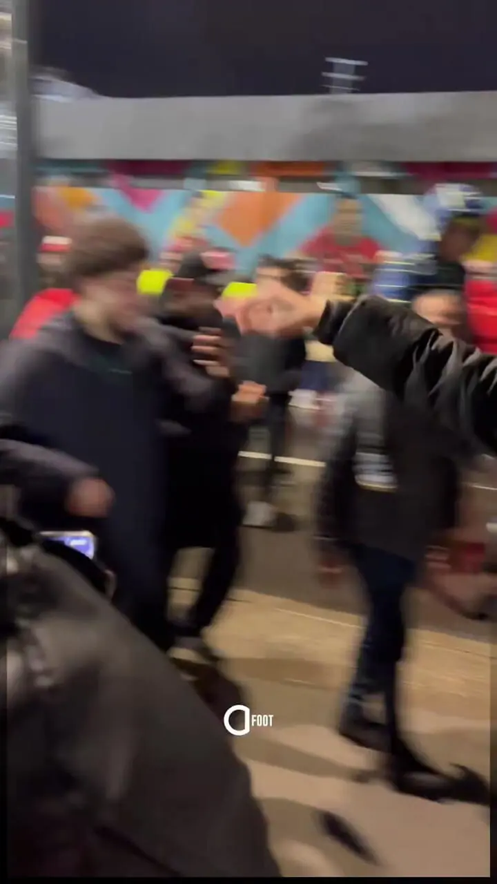 ویدئو: خیابانهای مالی پس از حذف تونس منفجر شد