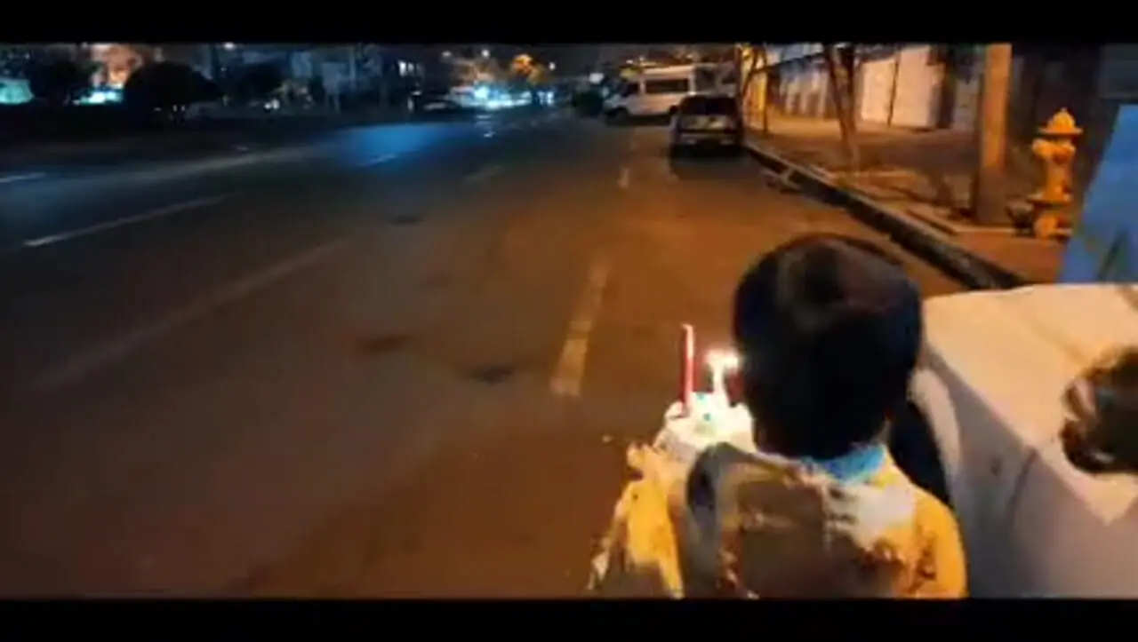 غافلگیری مأمور پلیس در کف خیابان!