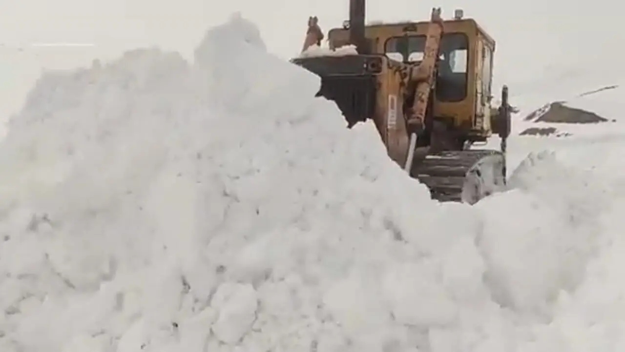 مسیرهای روستایی اشنویه پس از بارش برف