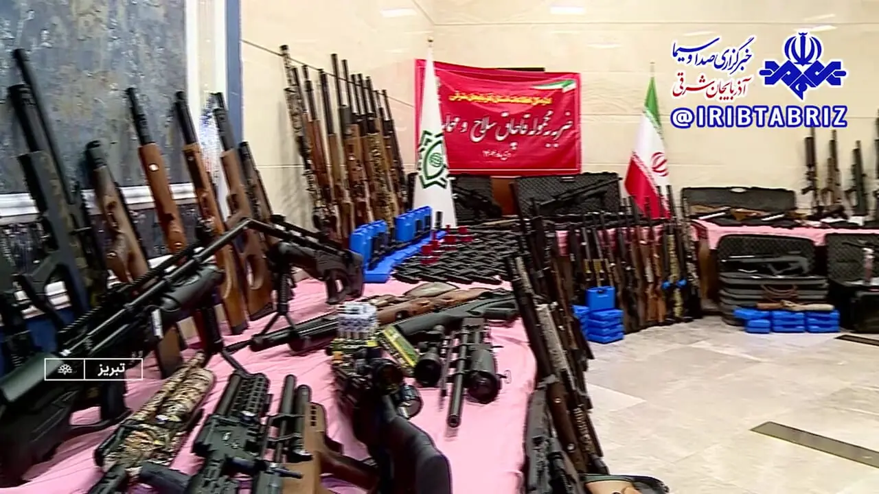 تصاویری از کشف ۲۲۰ قبضه اسلحه جنگی در تبریز