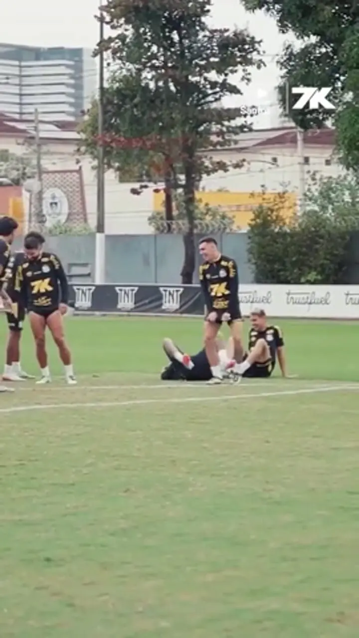 ویدئو: اشتباه خنده‌دار نیمار در تمرین سانتوس