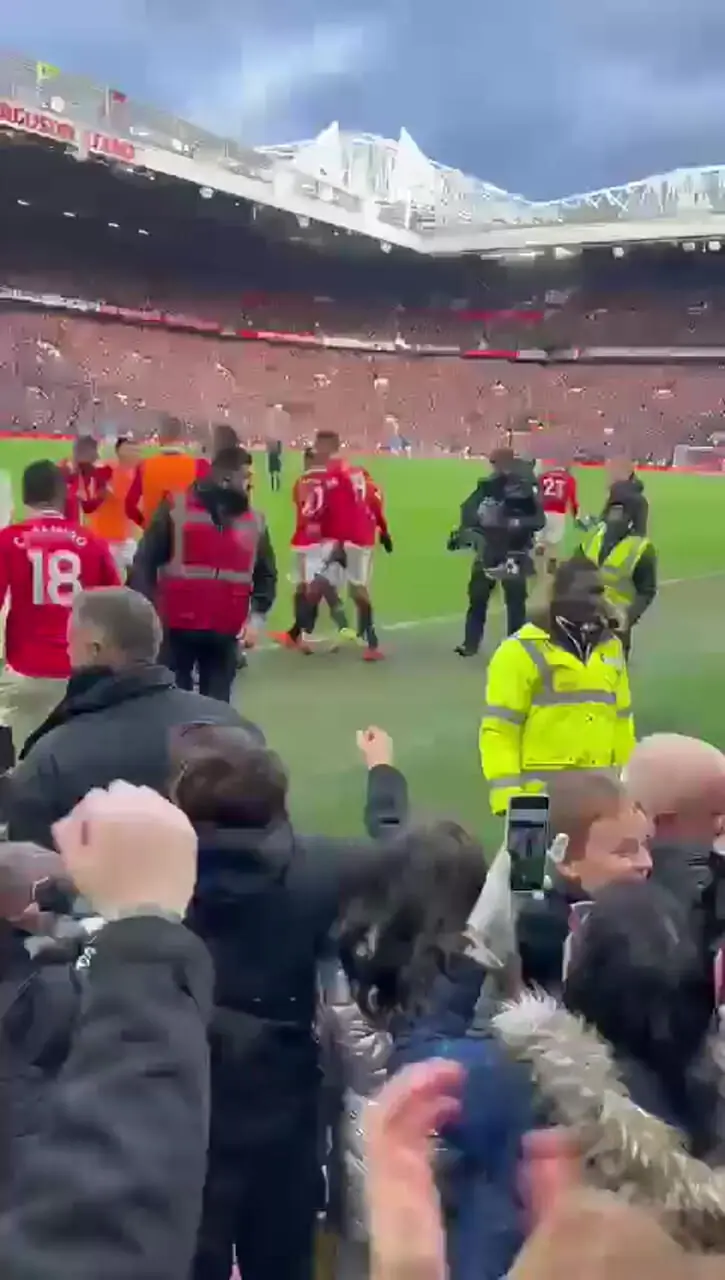 جشن پرشور کاسمیرو با هواداران منچستریونایتد