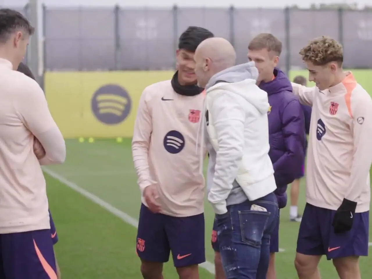 ویدئو: حضور اسطوره در کمپ تمرینی بارسا