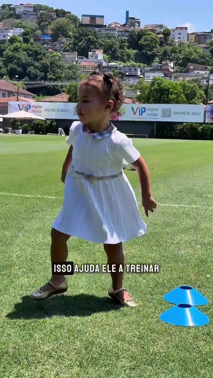 ویدئو: تمرینات خانگی نیمار و لحظات شیرین همراه دخترش