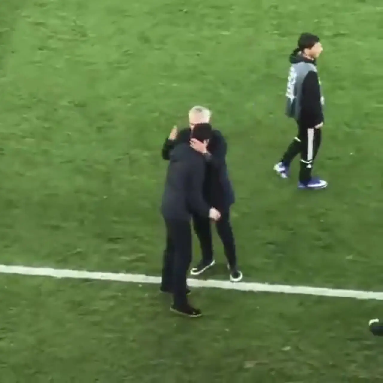 ویدئو: تجدید دیدار گرم مورینیو و آربلوا پس از شکست رئال