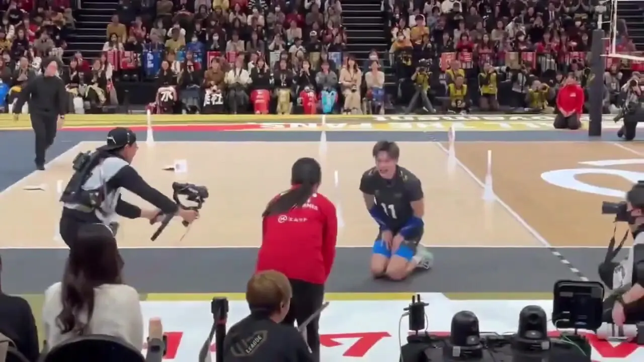 عذرخواهی جالب به سبک ستاره ژاپنی