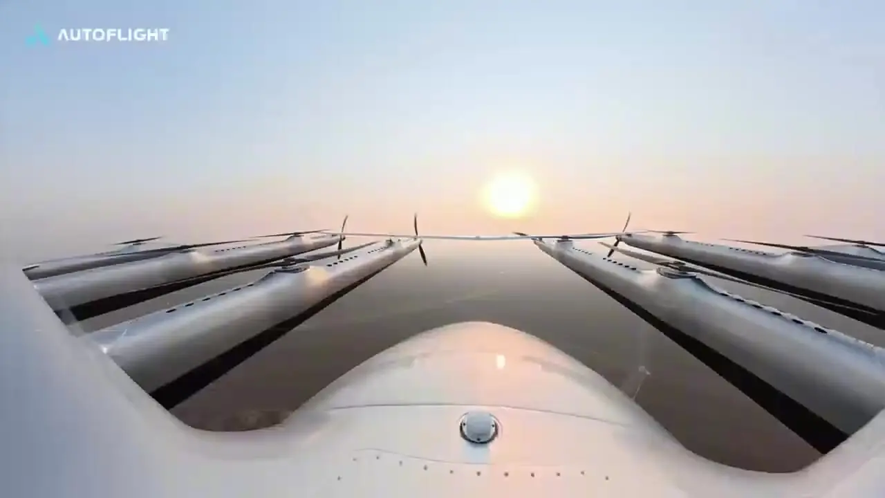 بزرگ‌ترین خودروی پرندهٔ جهان رونمایی شد