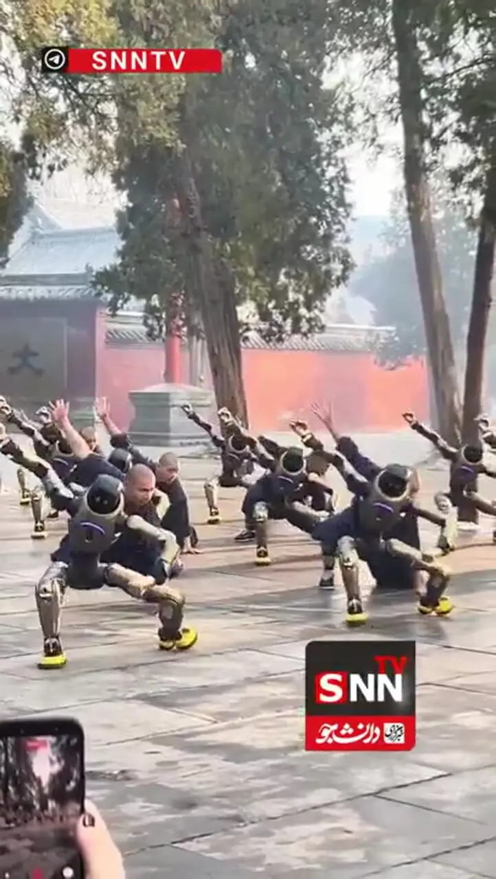 تمرین عجیب کونگ‌فوی ربات‌های انسان‌نما با راهبان معبد