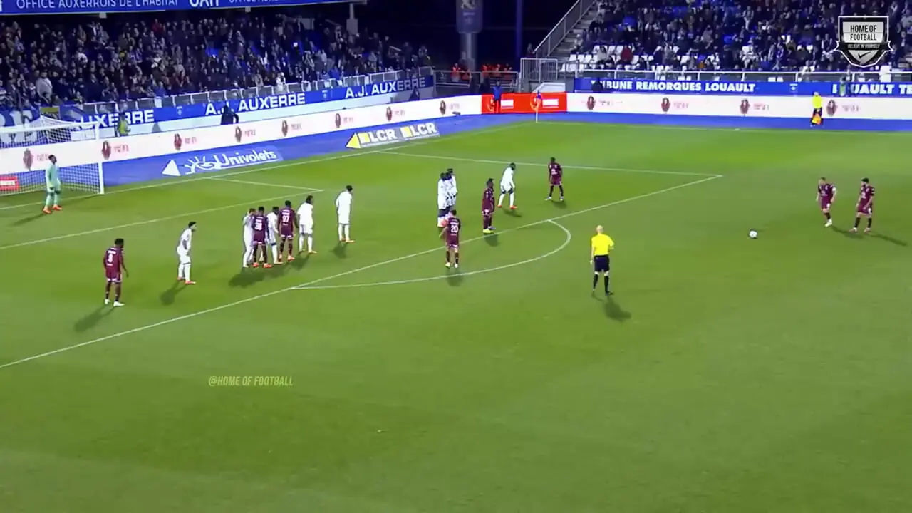 ویدئو: ۵۰ ضربه ایستگاهی که دنیای فوتبال را به تحسین واداشت