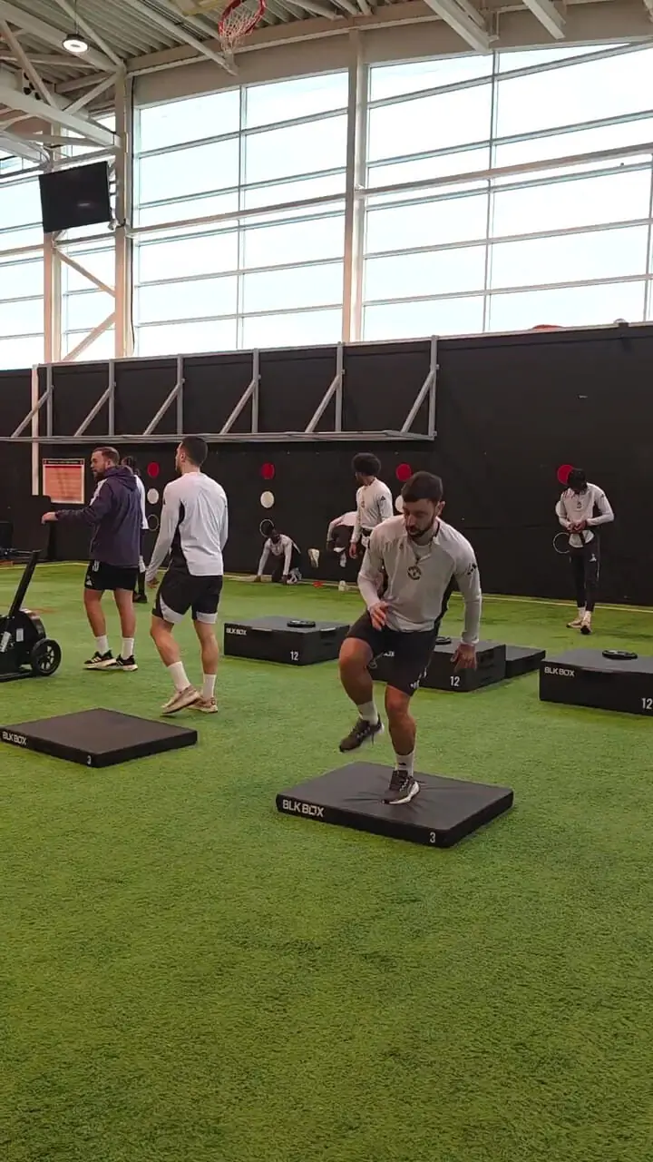 ویدئو: تکاپو در کمپ تمرینی منچستریونایتد