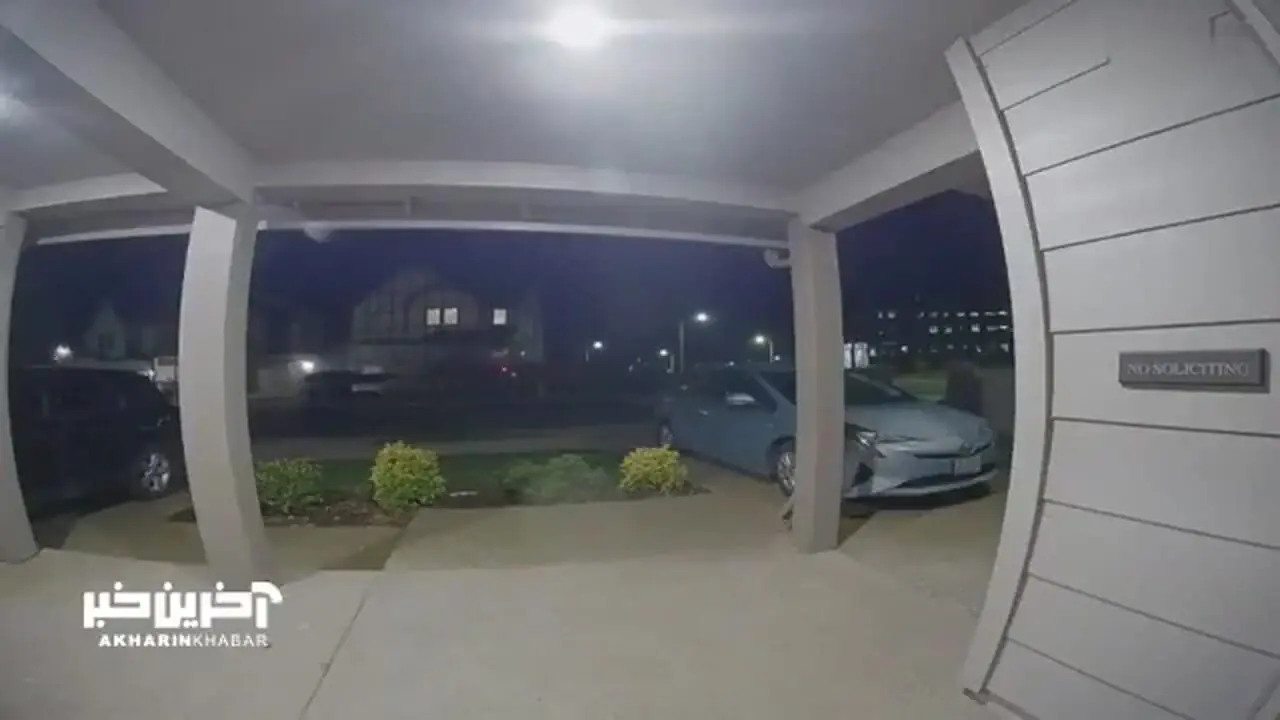 پرواز یک خودرو به داخل خانه!