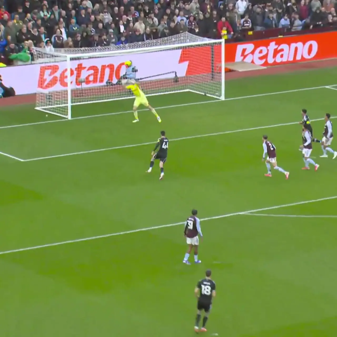 ویدئو: هافبک لیدز تور دروازه را به آتش کشید