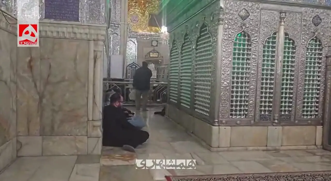 لحظه اعلام شهادت امام خامنه‌ای در حرم شاهچراغ