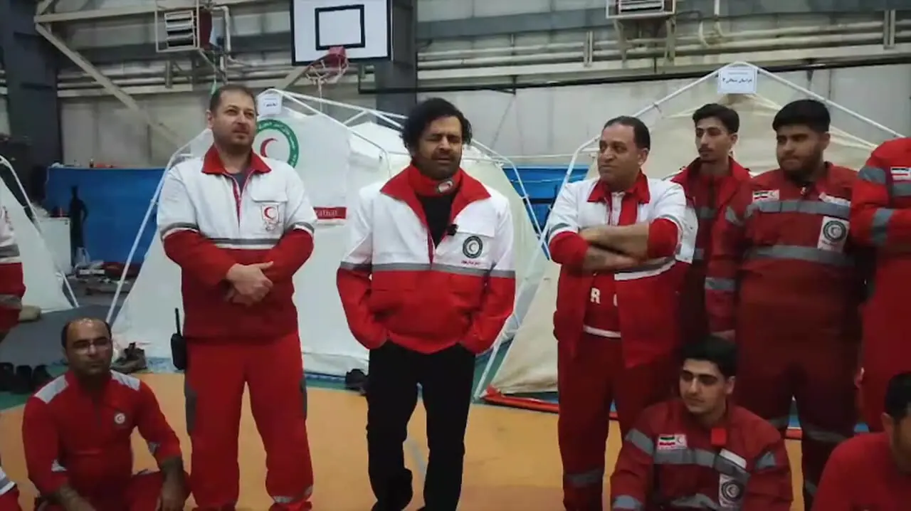 میثم ابراهیمی، خواننده پاپ کشورمان برای امدادگران هلال احمر از ایران خواند