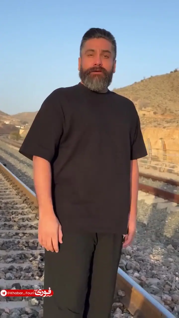 علی زندوکیلی روی خطوط ریلی از وطن خواند