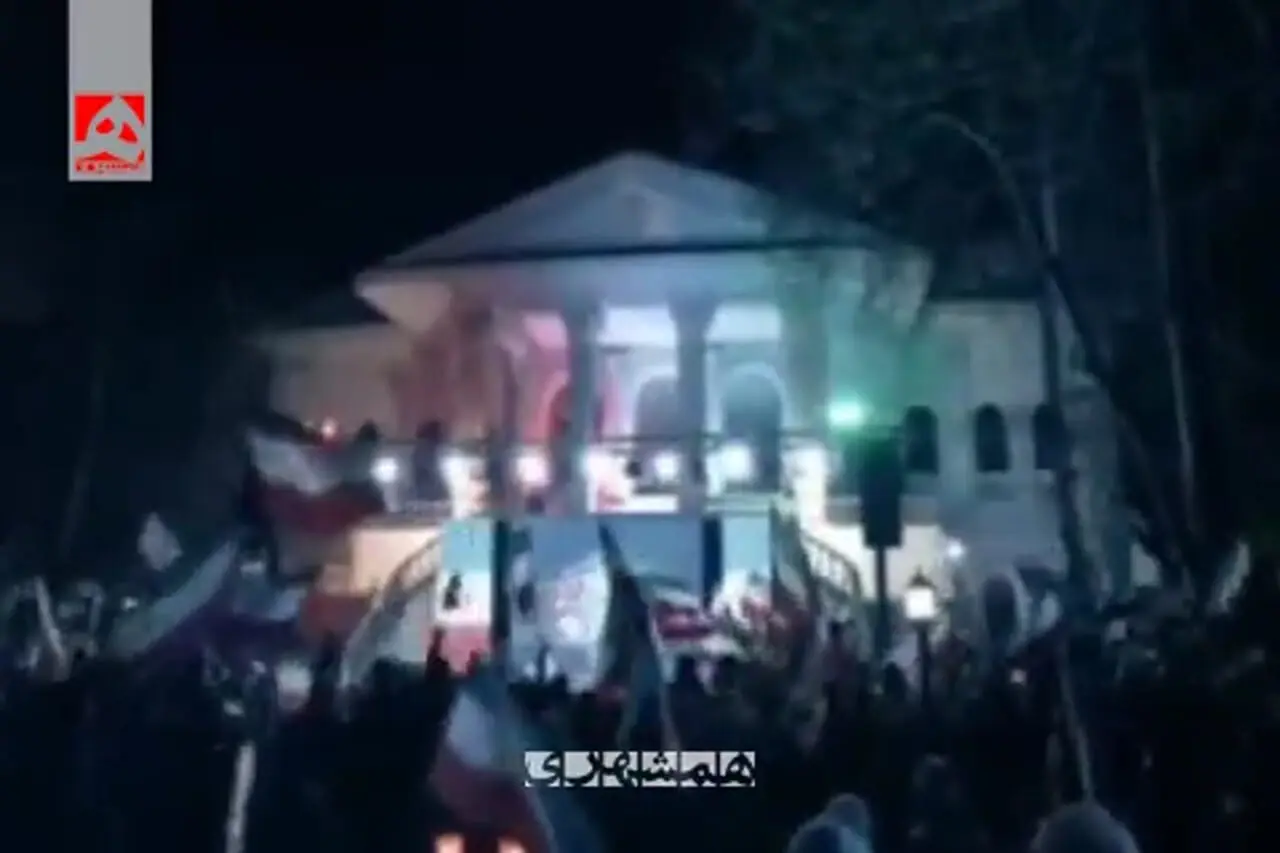 سیروس مقدم: جنگ همه قشرهای جامعه را با هم متحد کرد