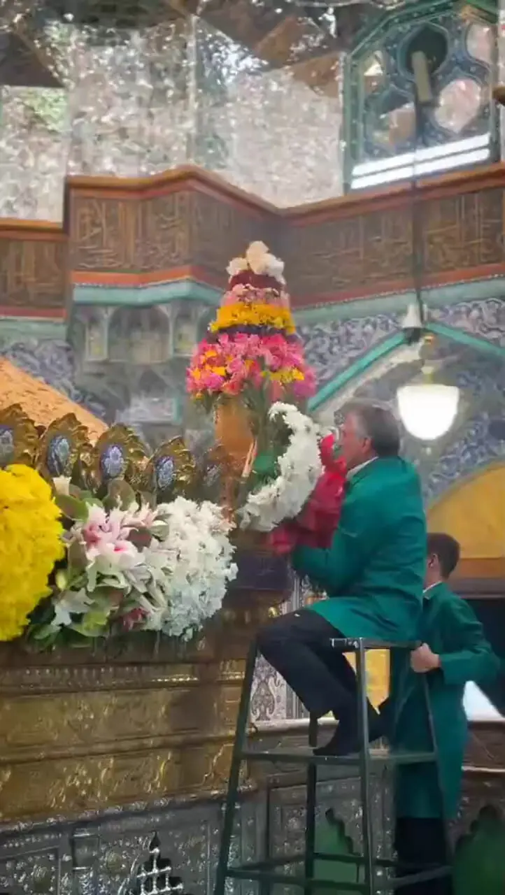 گل آرایی حرم حضرت معصومه (س) در آستانه ولادتشان