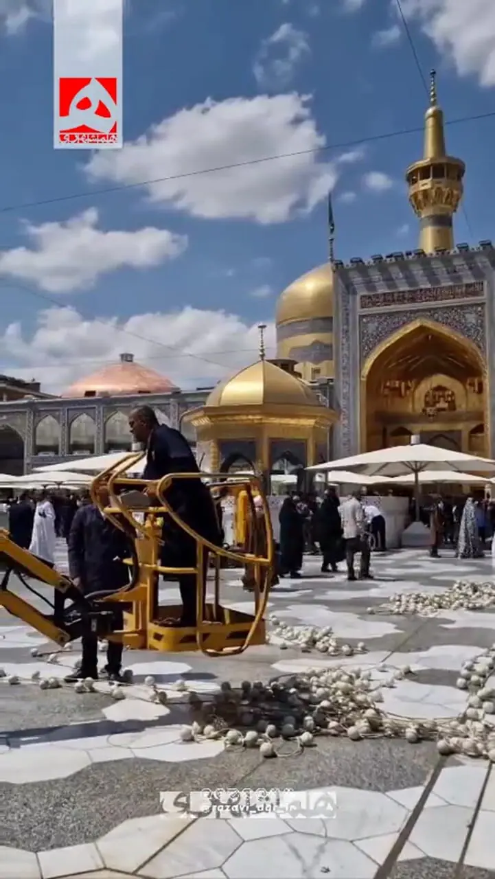 تصاویری از آماده سازی صحنهای حرم رضوی برای ماه محرم