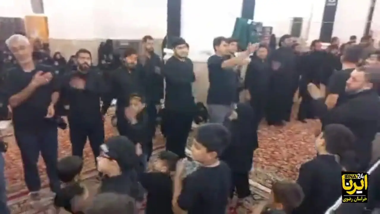 عزاداری زائران اردوزبان در حرم رضوی