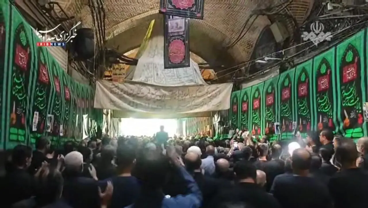 سنت عزاداری چهارپایه خوانی در روز عاشورا حسینی ـ تیمچه صاحب‌الدوله بازار تهران
